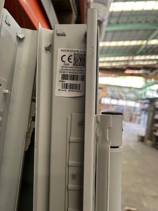 3 Puertas Cortafuegos con pequeños golpes