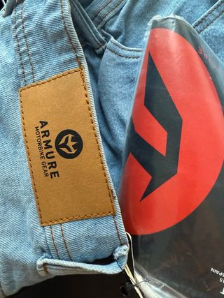 Pantalón tejano de moto para mujer talla 32.