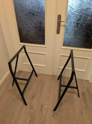 Caballetes metálicos negros