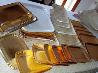 Set  24+6  Vassoi in Cartone Dorati Plastificati