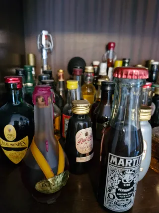 Bottiglie di liquore in miniatura