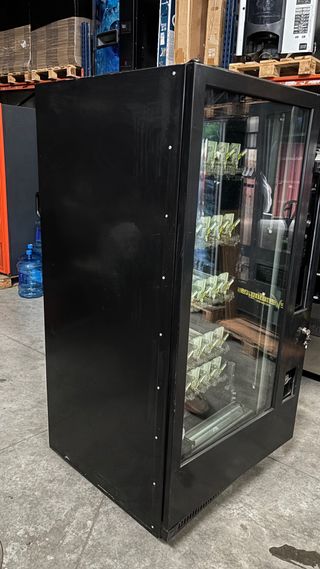 Máquina Vending Bebidas Frías y pelotas de pádel