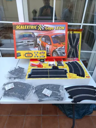 Scalextric Copa León + 12 Curvas