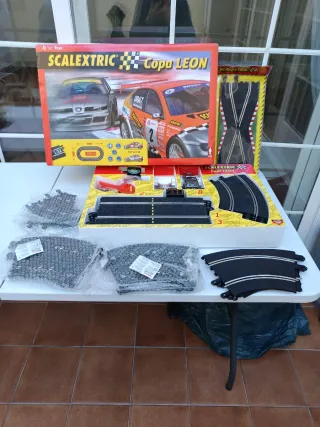 Scalextric Copa León + 12 Curvas