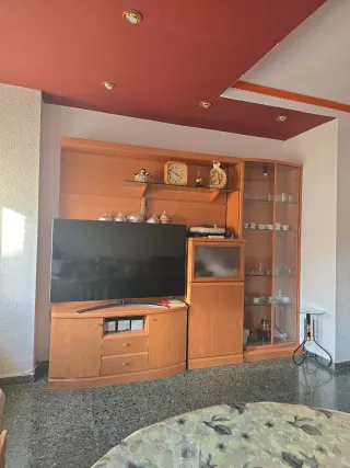 Mueble de salón madera y cristal