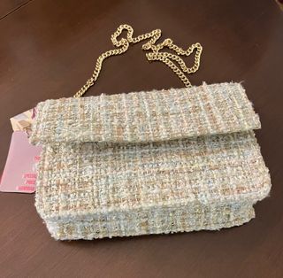 Bolso de tweed con cadena dorada