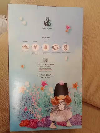 Muñeca de tela ECO Nueva, sin abrir.