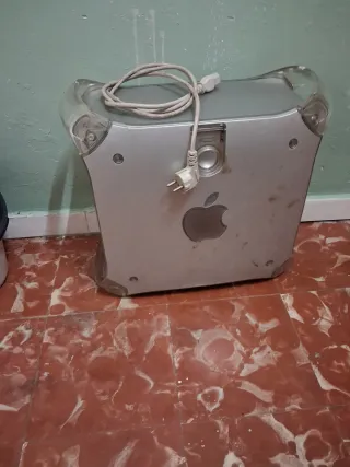 Torre Ordenador Apple Antigua