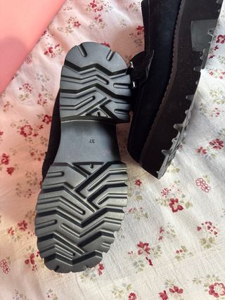 Alma en Pena piel y pedrería nuevos talla 37 por60