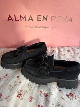 Alma en Pena piel y pedrería nuevos talla 37 por60