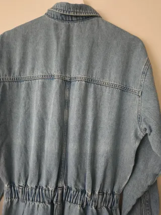 Mono vaquero Pull&Bear bolsillos, cuello camisero