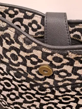 Bolso Original Marca Surkana Negro y Blanco.