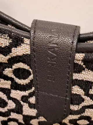 Bolso Original Marca Surkana Negro y Blanco.