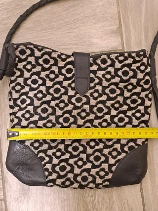 Bolso Original Marca Surkana Negro y Blanco.