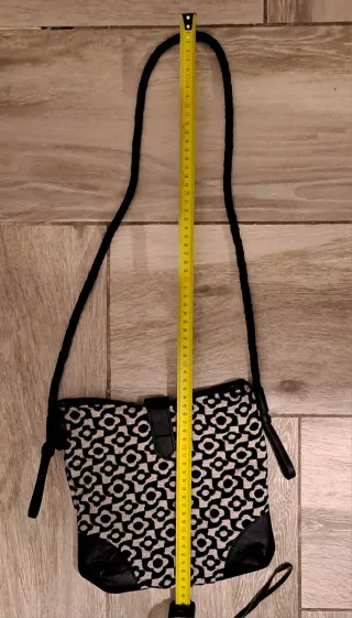 Bolso Original Marca Surkana Negro y Blanco.