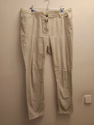 Vaqueros beige cómodos y de calidad