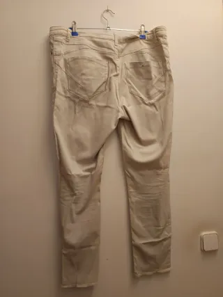 Vaqueros beige cómodos y de calidad