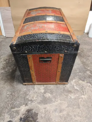 Dos baúles antiguos madera y metal