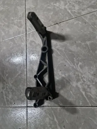 Soporte Estribera Izquierda Kawasaki GPZ