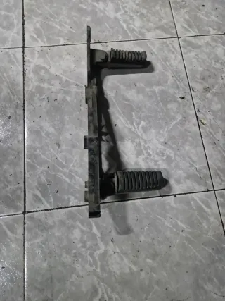 Soporte Estribera Izquierda Kawasaki GPZ