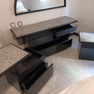 Cómoda con espejo y 2 mesitas