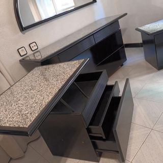 Cómoda con espejo y 2 mesitas