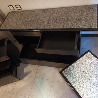 Cómoda con espejo y 2 mesitas