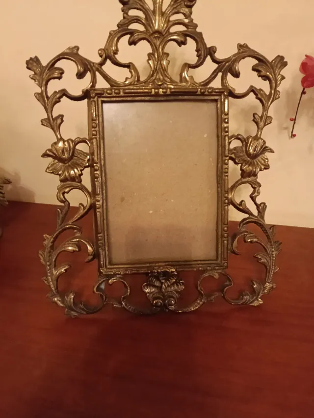 Marco de fotos de metal ornamentado