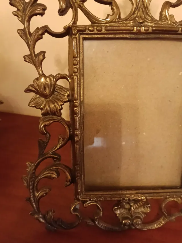 Marco de fotos de metal ornamentado