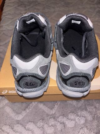 ASICS GEL Zapatillas Negras y Grises