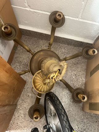 Lámpara de bronce estilo clásico