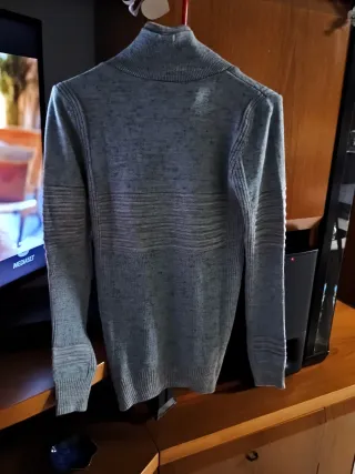 Maglione uomo grigio con bottoni