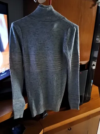 Maglione uomo grigio con bottoni