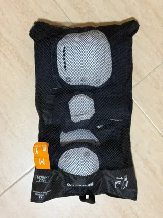 Patines en línea talla 46 + Casco y protectores