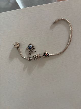 Pulsera Pandora con 3 charms