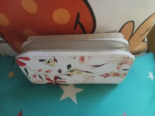 Carteras Mujer Valentina y Bershka(regalo).