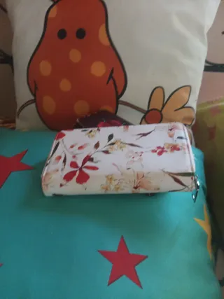 Carteras Mujer Valentina y Bershka(regalo).