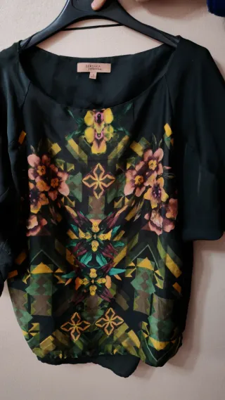 Camiseta Bershka verde multicolor Talla S