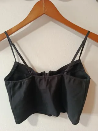 Top negro con tirantes