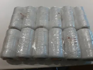 28 Ovillos de Hilo Perlé Blanco