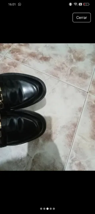 Zapatillas negras con cadena