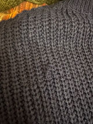 3 maglioni ASOS corti panna, blu, verde