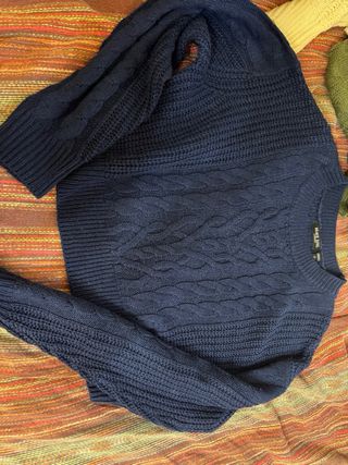 3 maglioni ASOS corti panna, blu, verde