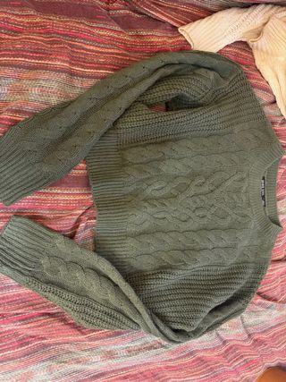 3 maglioni ASOS corti panna, blu, verde