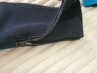 Neopreno surf niño Olaian azul largo.