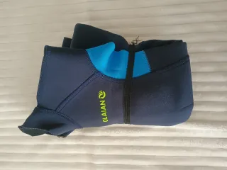 Neopreno surf niño Olaian azul largo.