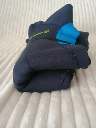 Neopreno surf niño Olaian azul largo.