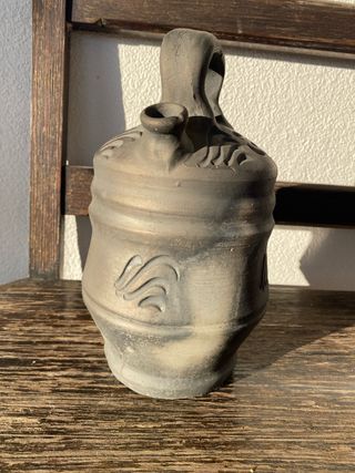 Botijo antiguo de cerámica