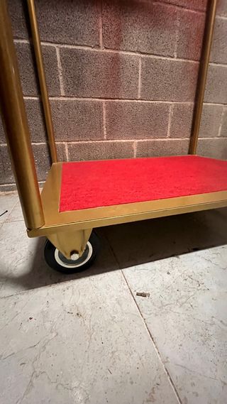 Perchero dorado decoración escaparate