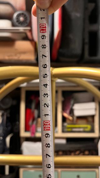 Perchero dorado decoración escaparate